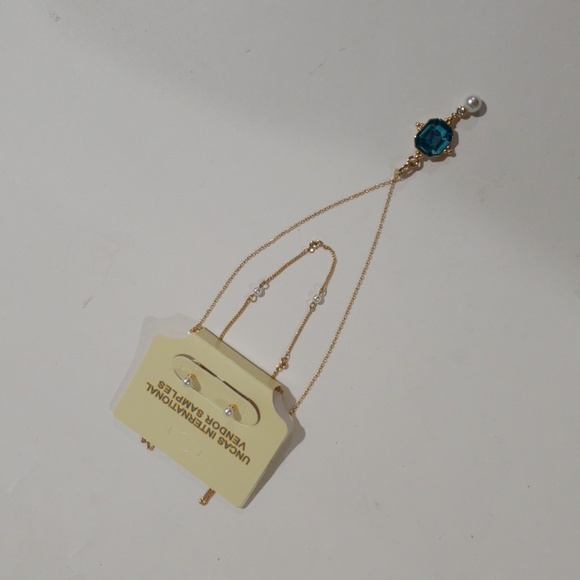 Elegant Gold-Tone Layered Necklace - Blue Gem & Pearl Accents - Stylish Women's - Picture 6 of 9